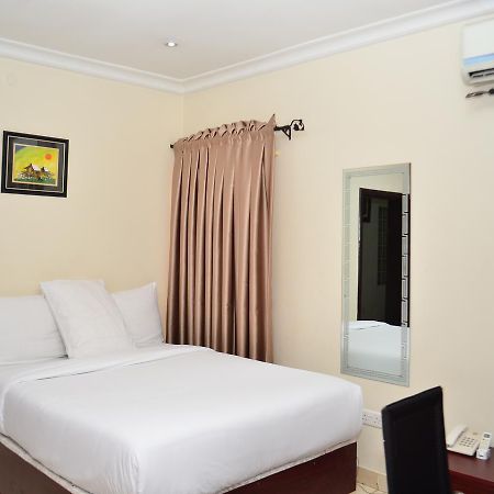 De Rigg Place - Alaka Estate, Surulere Lagos Bagian luar foto
